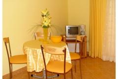 Apartmanok Deak Komarna Apartman 6 – žuti foto 2