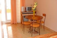 Apartmanok Deak Komarna Apartman 8 – 8bež3+2 foto 1