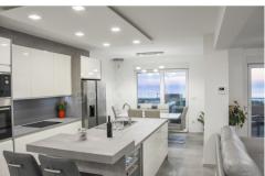 Hot Tub Luxury Apartmanok + beach p Apartman 1 – Penthouse foto 4