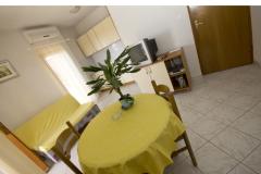 Apartmanok Dinko s grijanim bazenom Apartman 4 – A 2+2 foto 1