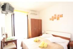 Szobák Bili Galeb BED? Szoba 2 – yellow foto 1