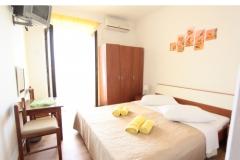 Szobák Bili Galeb BED? Szoba 2 – yellow foto 3