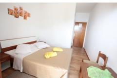 Szobák Bili Galeb BED? Szoba 2 – yellow foto 4
