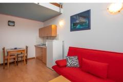 Family Szobák & Apartmanok Omis Apartman 1 – 2 FLOOR foto 3