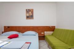 Family Szobák & Apartmanok Omis Szoba 6 – 203/106 foto 3