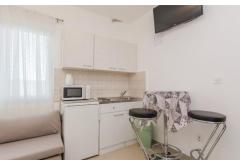 Family friendly Apt with a pool  Apartman 3 – Daysi foto 4