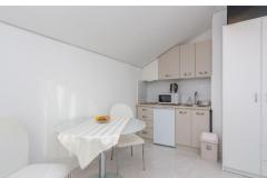 Family friendly Apt with a pool  Apartman 4 – Sea foto 5