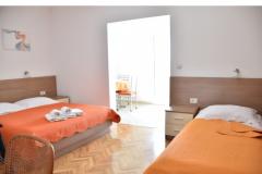 Apartmanok Stone  Tučepi  Apartman 3 – A3+1 -102 foto 1