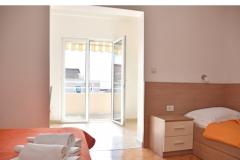 Apartmanok Stone  Tučepi  Apartman 3 – A3+1 -102 foto 4