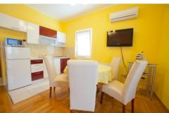 Apartmanok Iris Apartman 3 – žuti foto 2