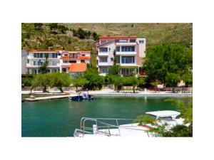 Apartmanok Ana
