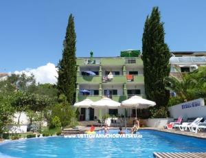Vila Smirna 4*  medencével 