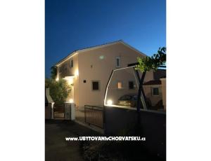 Apartmanok Toni