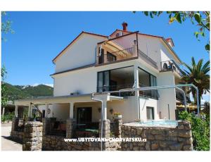 DeltaS Studios and Apartmanok