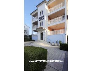 Apartmanok ***Villa Mija***