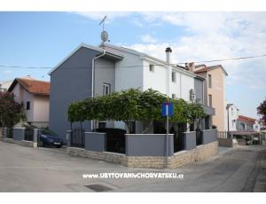 Apartmanok Toni