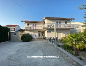 Apartmanok Arny