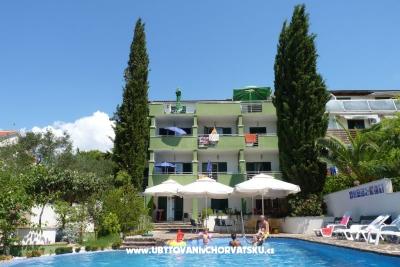 Vila Smirna 4*  medencével 