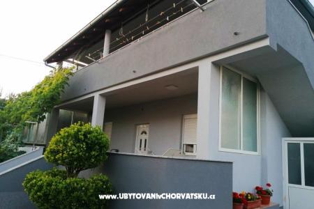 Apartmanok Karin fotó 3