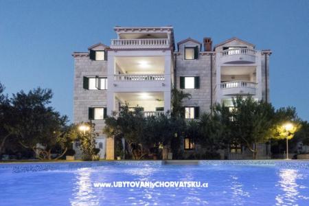 Luxury Apartmanok medencével fotó 3