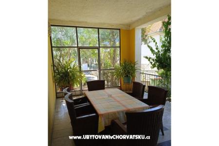 Apartmanok Majica fotó 4