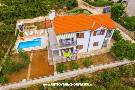 Apartmanok Vila Nena medencével fotó 2