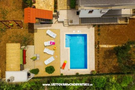 Apartmanok Vila Nena medencével fotó 3