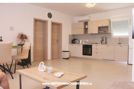 Holiday Home POMALO fotó 3