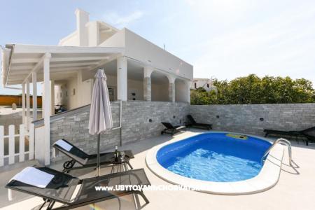 Apartman medencével and jacuzzi Pag sziget Horvátország