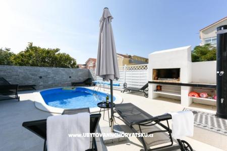Apartman medencével and jacuzzi fotó 2