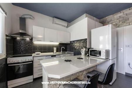 Apartman medencével and jacuzzi fotó 5