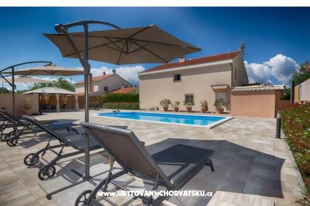  Ház medencével - Villa Marijana  fotó 3