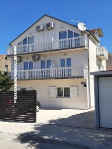 Apartnani Lana Pirovac Pirovac Horvátország