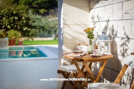 Apartmanok Lemon Garden medencével fotó 3