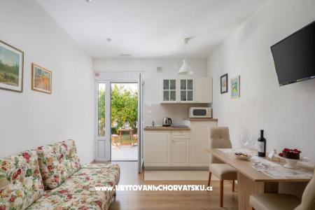 Apartmanok Lemon Garden medencével fotó 4