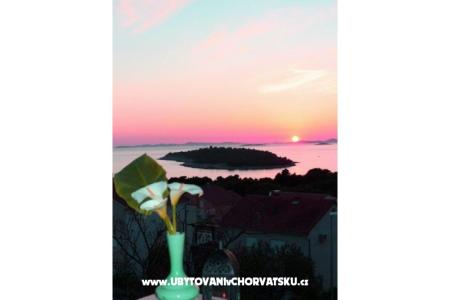 Apartmanok TONĆI I IRIS*** fotó 2