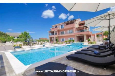 Holiday Apartmanok Danica ****  Primošten Horvátország
