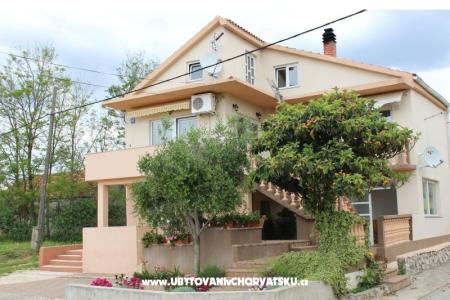 Apartmanok Angelo medencével fotó 2