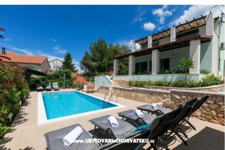 Villa Marina + pool Rogoznica Horvátország
