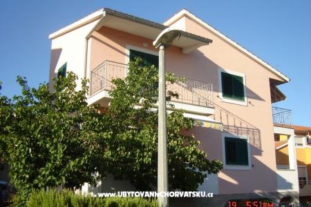 Apartmanok Males fotó 2