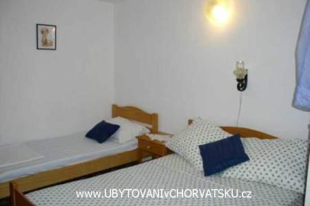 Apartmanok Szobák Akmadzic fotó 2