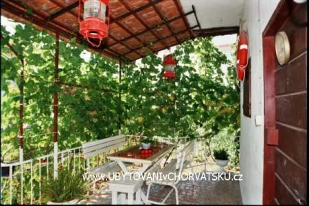 Apartmanok Szobák Vikeli fotó 3