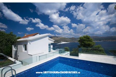 Casa Blanca White house Trogir Horvátország