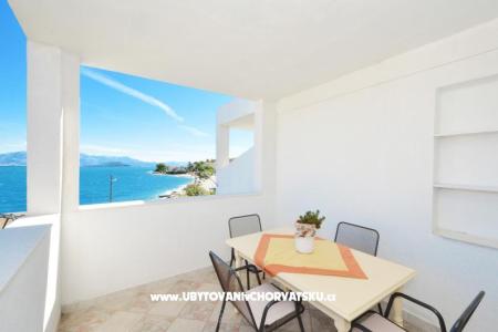 Petra Arbanija Apt Trogir Horvátország