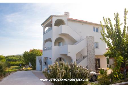 Apartmanok Biluš Vodice Horvátország