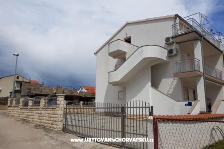 Apartmanok Dananić Vodice Horvátország