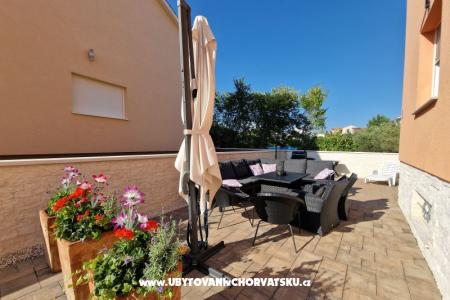 Color Apartmanok Vodice Horvátország
