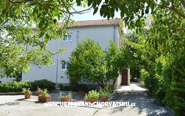 Apartmanok Cvita – Szálláshely Betina Horvátország