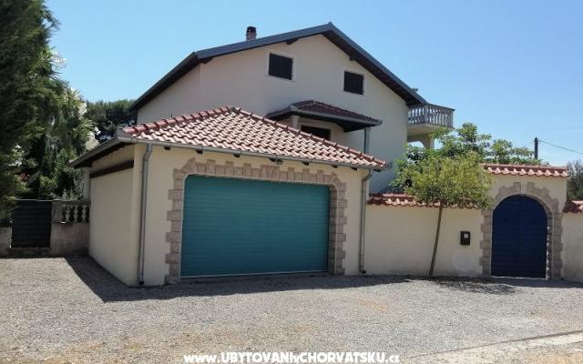 Holiday Apartmanok Helena – Szálláshely Bibinje Horvátország