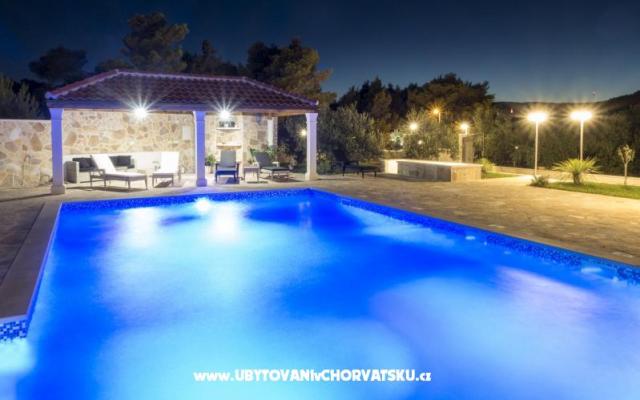 Luxury Apartmanok medencével – Szálláshely Brac sziget Horvátország